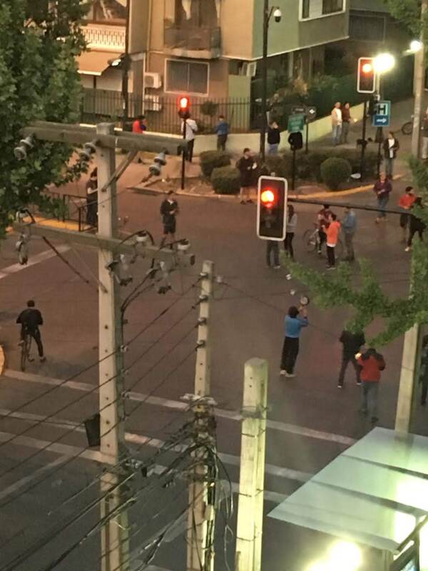 Personas caceroleando