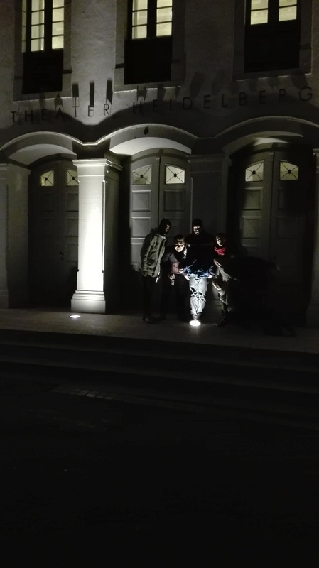 Fotografía en el frontis del Theater und orchester de Heidelberg