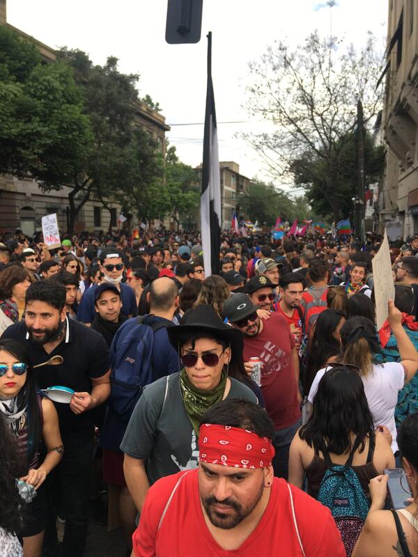 Manifestantes en la calle Seminario, Providencia