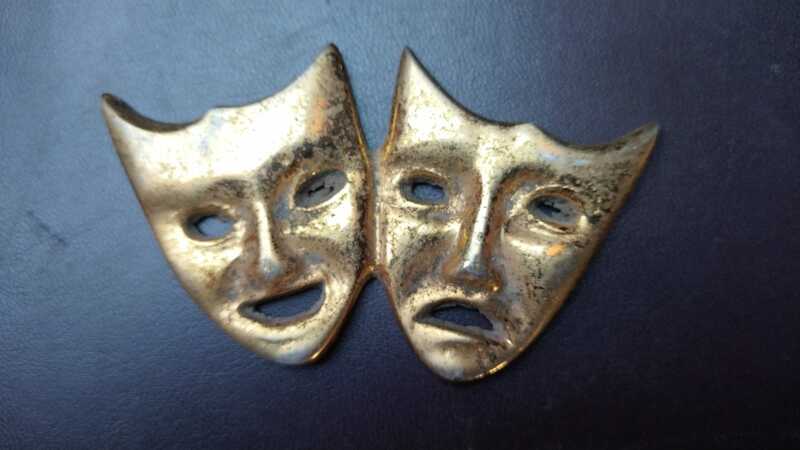 Figuras del galvano premio Taller de Teatro Liceo Experimental Manuel de Salas